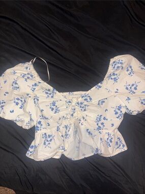 White and Blue Floral Puff-Sleeve Cropped Top